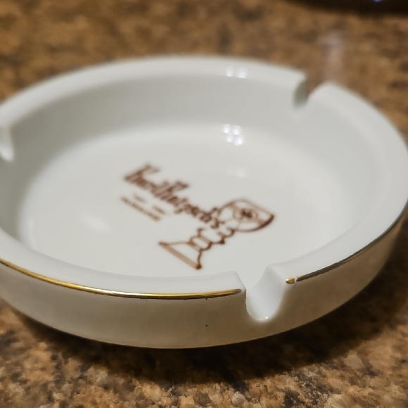 Karl Ratzsch's White Ceramic Ashtray - Picture 4 of 8